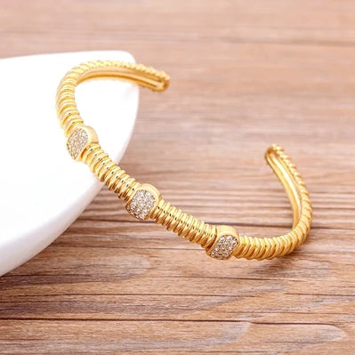 Nidin Nouveau Design de Mode Luxe Marque Manchette Bracelets Tendance Cuivre Zircon Cubique Bracelets Pour Femmes Fête Anniversaire Bijoux Cadeau