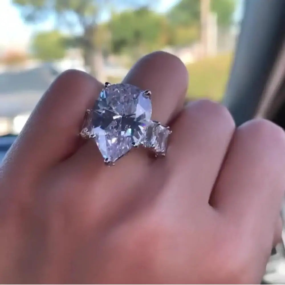 Bague vintage en forme de goutte d'eau avec diamant de laboratoire de 8 carats en argent sterling 925 Bijoux de fiançailles Anneaux de mariage pour femmes Cadeau pour fête de mariage