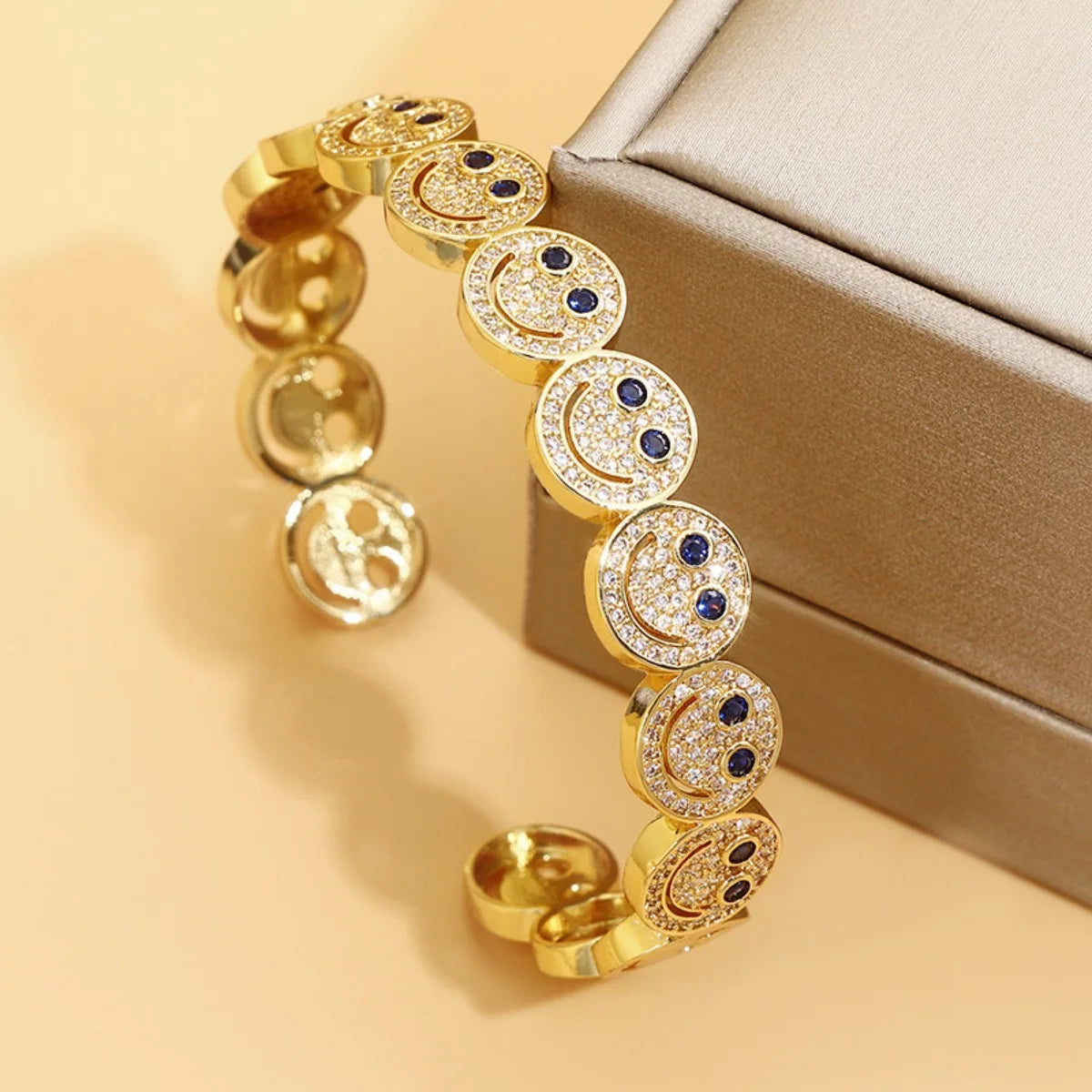 Bracelet manchette rond souriant en cuivre plaqué or avec zircone cubique 2025, nouveau, simple, pour femme, cadeau de fête classique