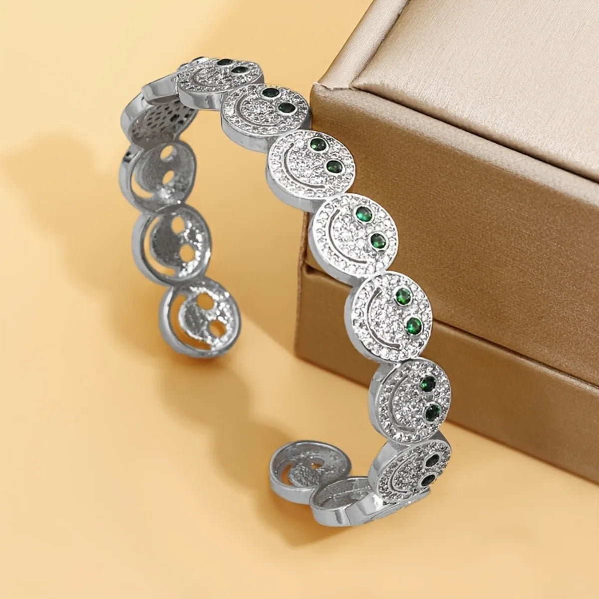 Bracelet manchette rond souriant en cuivre plaqué or avec zircone cubique 2025, nouveau, simple, pour femme, cadeau de fête classique