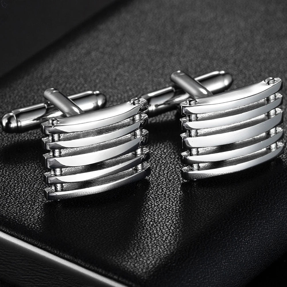 Nouveaux boutons de manchette de luxe légers Chemise française cool pour hommes Cadeau Marié Robe Bouton de manchette de mariage Bijoux gothiques de haute qualité