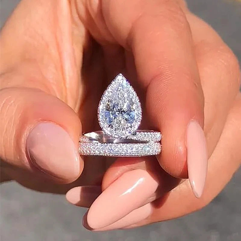 Bagues en Cristal de Zircon Cubique en Forme de Poire Huitan Tendance Luxe pour Femmes Superbes Accessoires de Bagues de Fiançailles et de Mariage Bijoux Bling