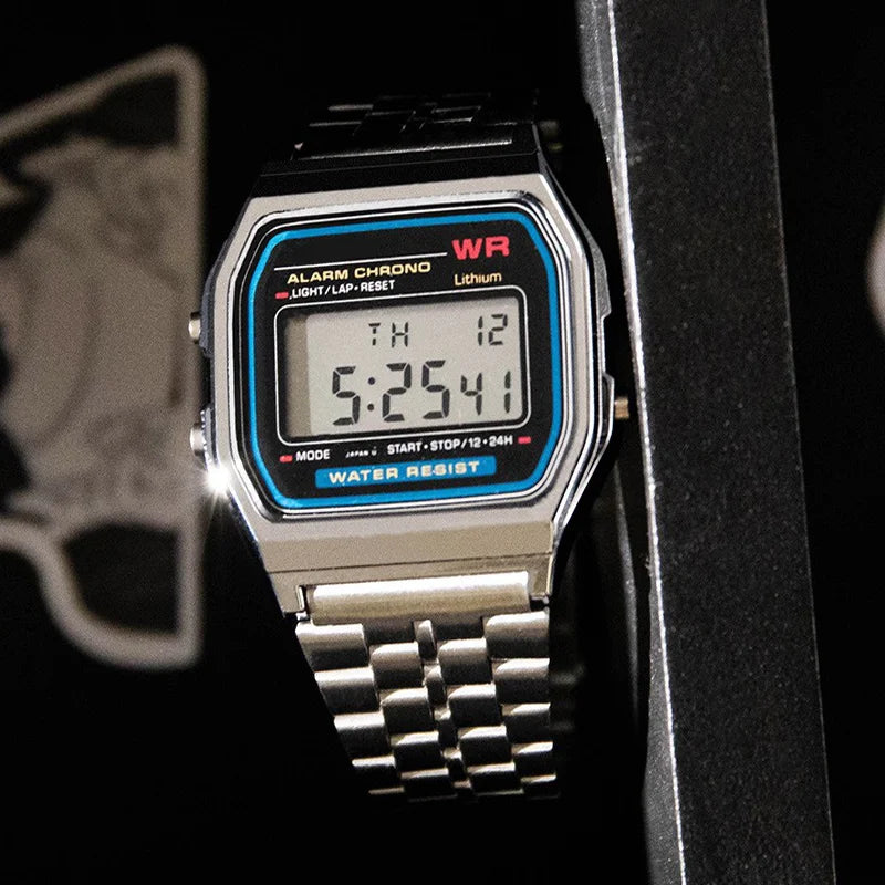 Montres de luxe en or et argent pour hommes et femmes, montres-bracelets numériques LED militaires, montres électroniques rétro F91W avec bracelet en acier