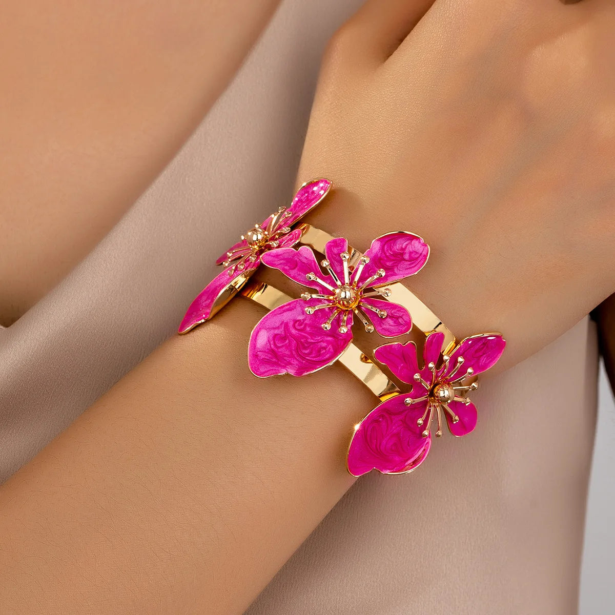 Bracelet manchette ouverte élégant avec fleur en émail pour femme, plaqué or, métal rose, blanc, bleu, motifs floraux, bijoux pour plage, fête, vacances
