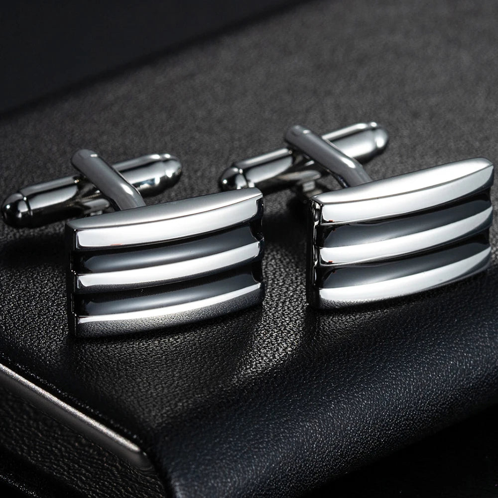 Nouveaux boutons de manchette de luxe légers Chemise française cool pour hommes Cadeau Marié Robe Bouton de manchette de mariage Bijoux gothiques de haute qualité