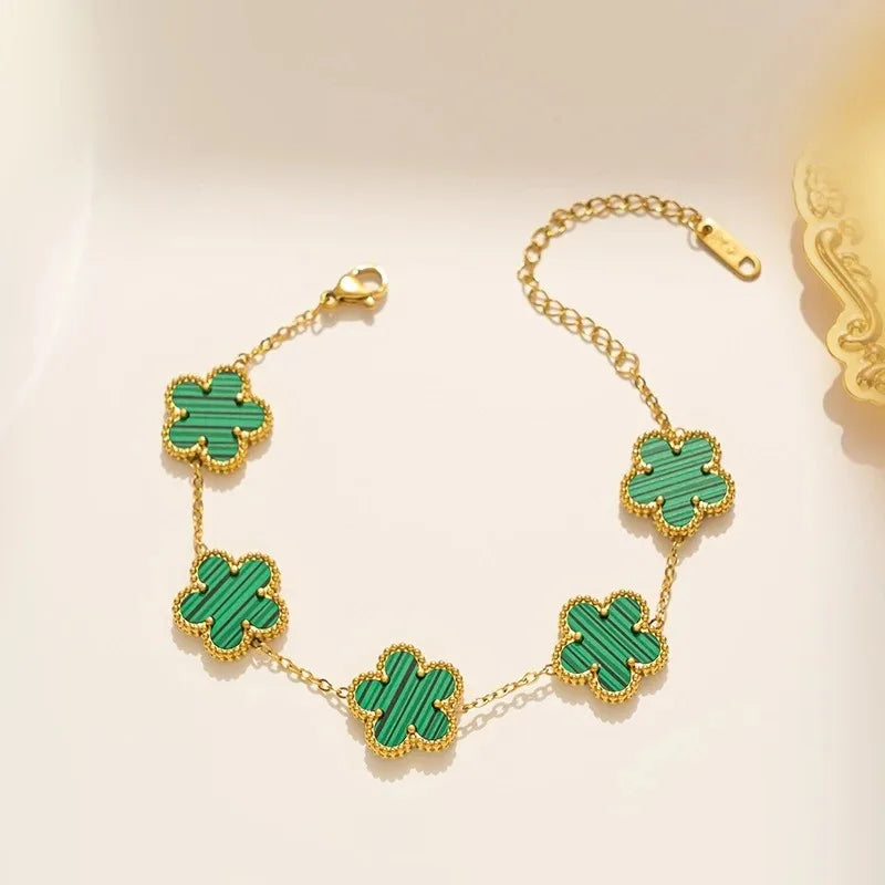 Bracelet Femme Acier Inoxydable Simple Coque Cinq Feuilles Fleur Trèfle Blanc Noir Rouge Vert pour Fête Anniversaire Bijoux Cadeau