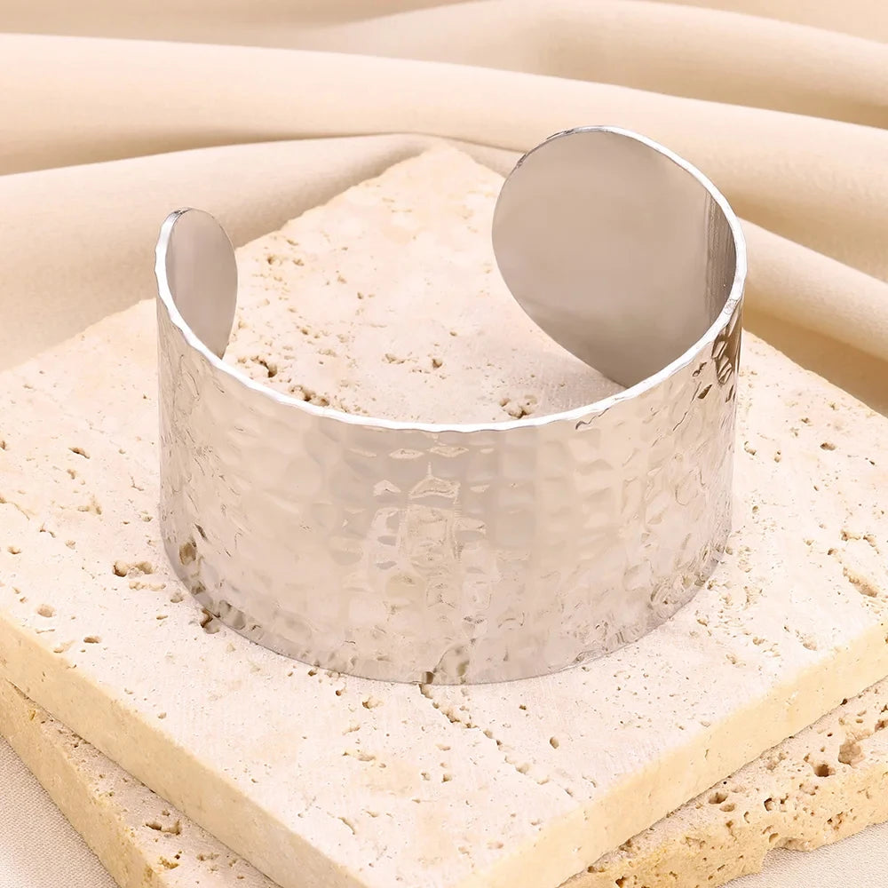 Bracelet jonc ouvert classique texturé froissé pour femmes, manchette exquise, couleur or, acier inoxydable, bijou de main cadeau