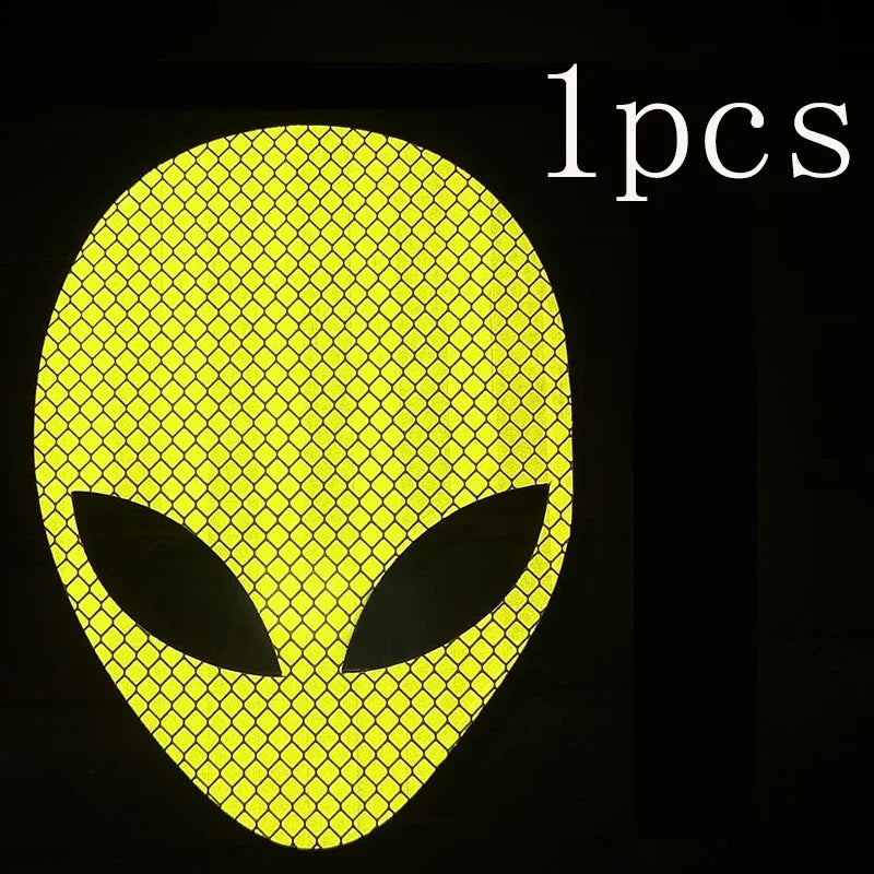 1 pc Autocollant de voiture Personnalité Mode Alien Peace Moto Hautement Réfléchissant Vinyle Décalcomanies Accessoiresautocollants pour voituredécor de voiture