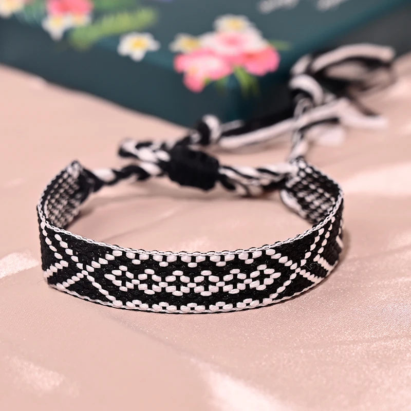 Bracelet d'amitié bohème à 12 couleurs avec pompons pour femme, corde de coton tressée, style bohème, pour l'été et la plage