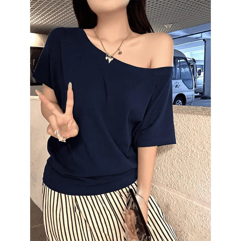 1 t-shirt d'été basique de couleur unie pour femme - T-shirt à col oblique et manches courtes pour femme, style urbain, coupe sexy et ajustée