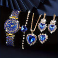 Une montre à quartz pour femme, comprenant un assortiment de 6 pièces : une montre en alliage à boîtier rond, des boucles d'oreilles, un collier et une bague,