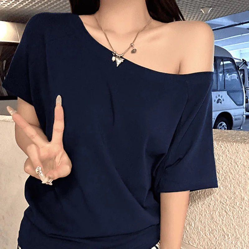 1 t-shirt d'été basique de couleur unie pour femme - T-shirt à col oblique et manches courtes pour femme, style urbain, coupe sexy et ajustée
