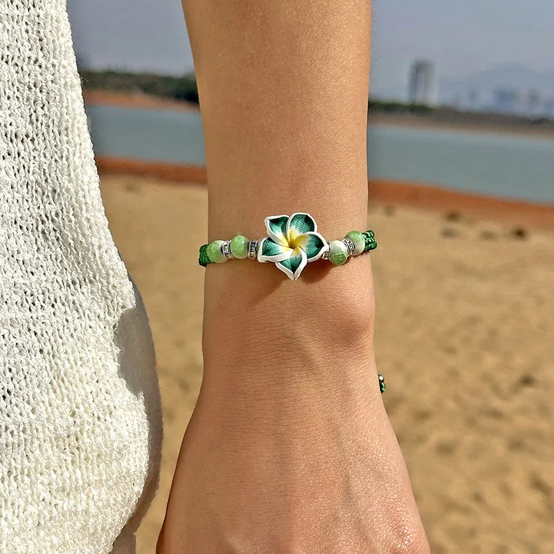 Bracelets hawaïens pour femmes, bracelets bohèmes tissés de fleurs tropicales, tressés à la main, bijoux d'été pour filles à porter à la plage