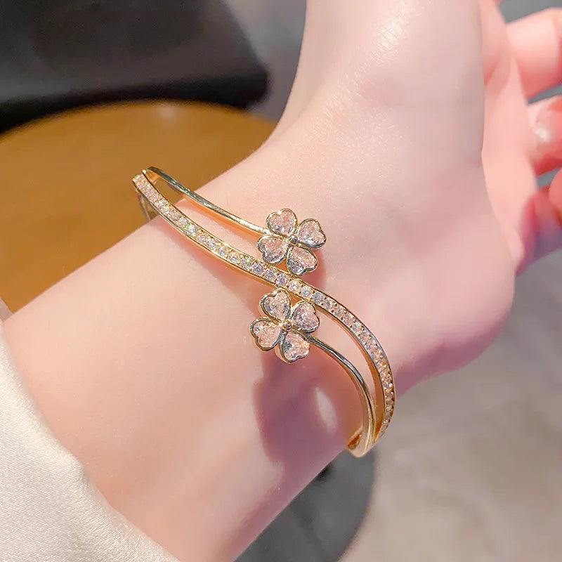 Bracelet Fleur Pop Doré avec Strass de Luxe pour Femme