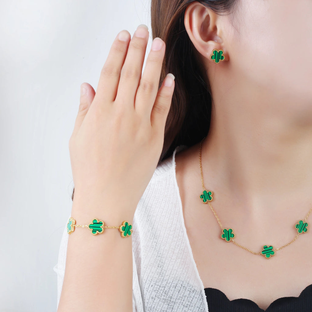 Bracelet Femme Acier Inoxydable Simple Coque Cinq Feuilles Fleur Trèfle Blanc Noir Rouge Vert pour Fête Anniversaire Bijoux Cadeau