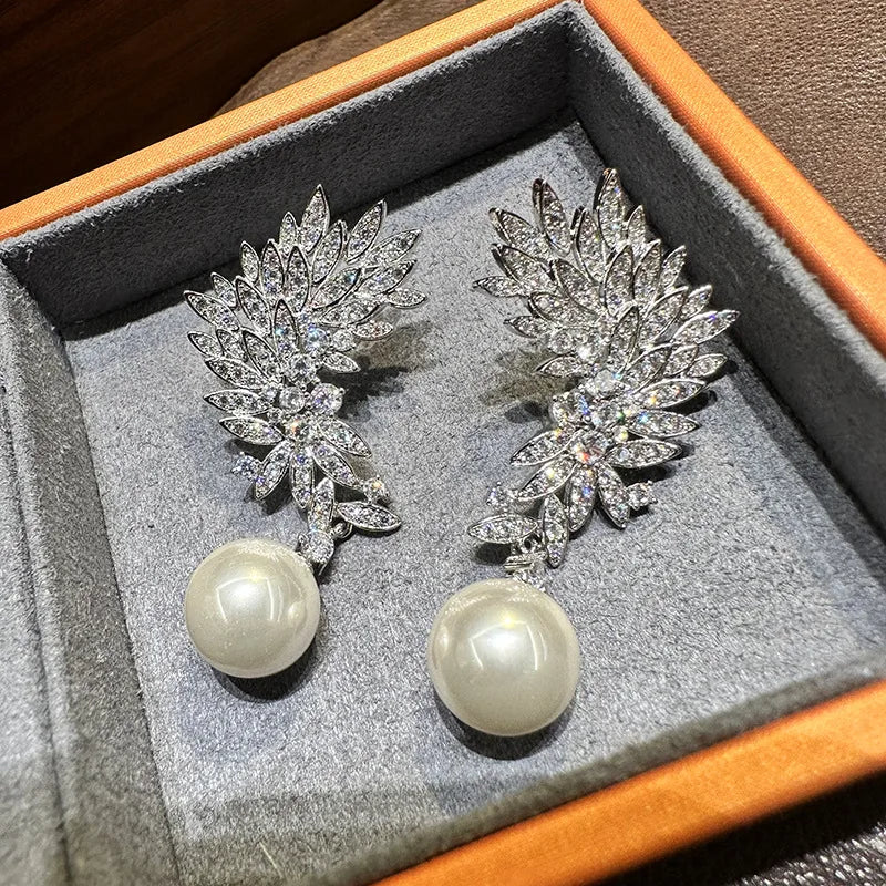 Huitan Magnifiques Boucles d'Oreilles Pendantes Imitation Perle Feuilles pour Femme, Bijoux Élégants de Tempérament pour Fête de Mariage