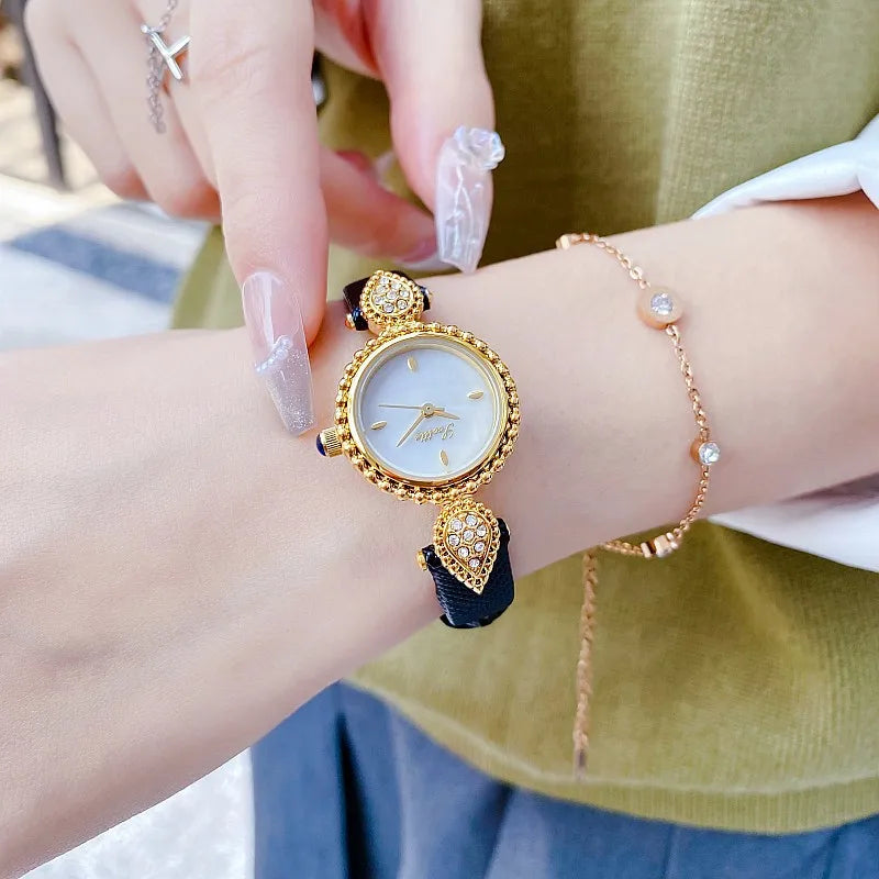 Montre femme UTHAI Marque de luxe légère Montres à cadran coquille et diamant Étanche Bracelet en cuir Montre-bracelet à quartz tendance pour femme cadeau
