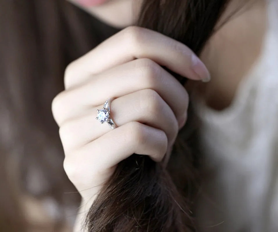 Bague classique de luxe en argent sterling 925 pour femmes, bijou à six griffes simple, bague diamant imitation de 70 carats pour femmes