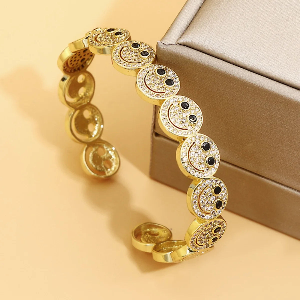 Bracelet manchette rond souriant en cuivre plaqué or avec zircone cubique 2025, nouveau, simple, pour femme, cadeau de fête classique