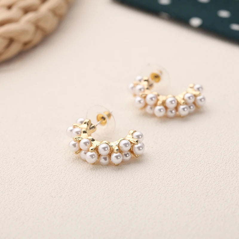 Nouvelles boucles d'oreilles pendantes Coréennes en perles blanches pour femmes, style bohème, rondes dorées, pour mariage, bijoux cadeaux, vente en gros 2024