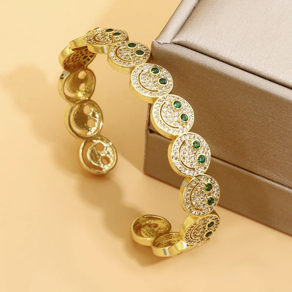 Bracelet manchette rond souriant en cuivre plaqué or avec zircone cubique 2025, nouveau, simple, pour femme, cadeau de fête classique