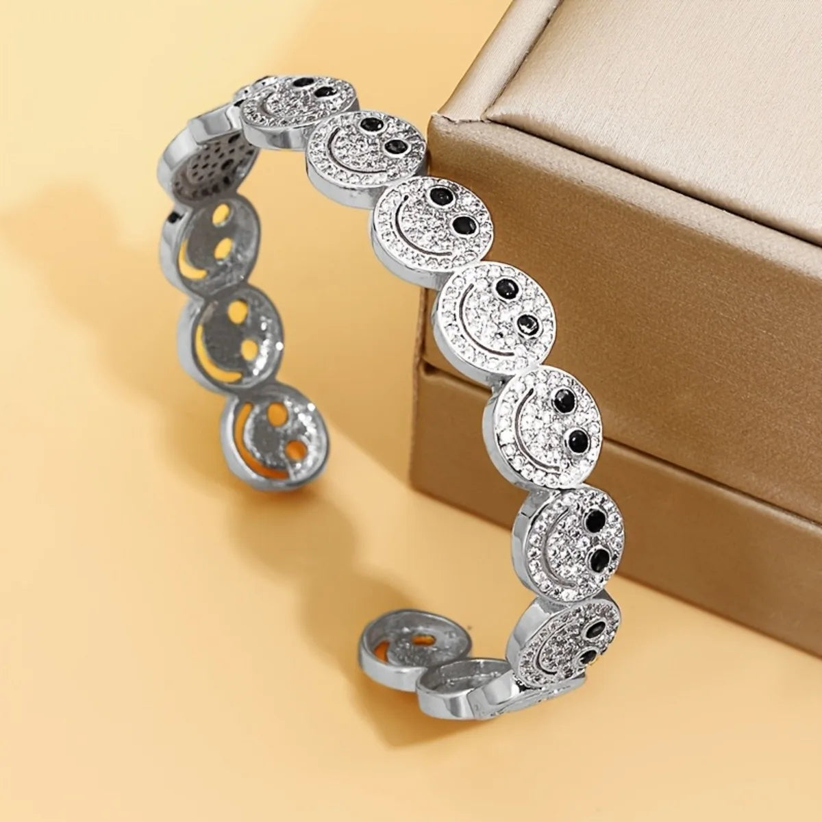Bracelet manchette rond souriant en cuivre plaqué or avec zircone cubique 2025, nouveau, simple, pour femme, cadeau de fête classique