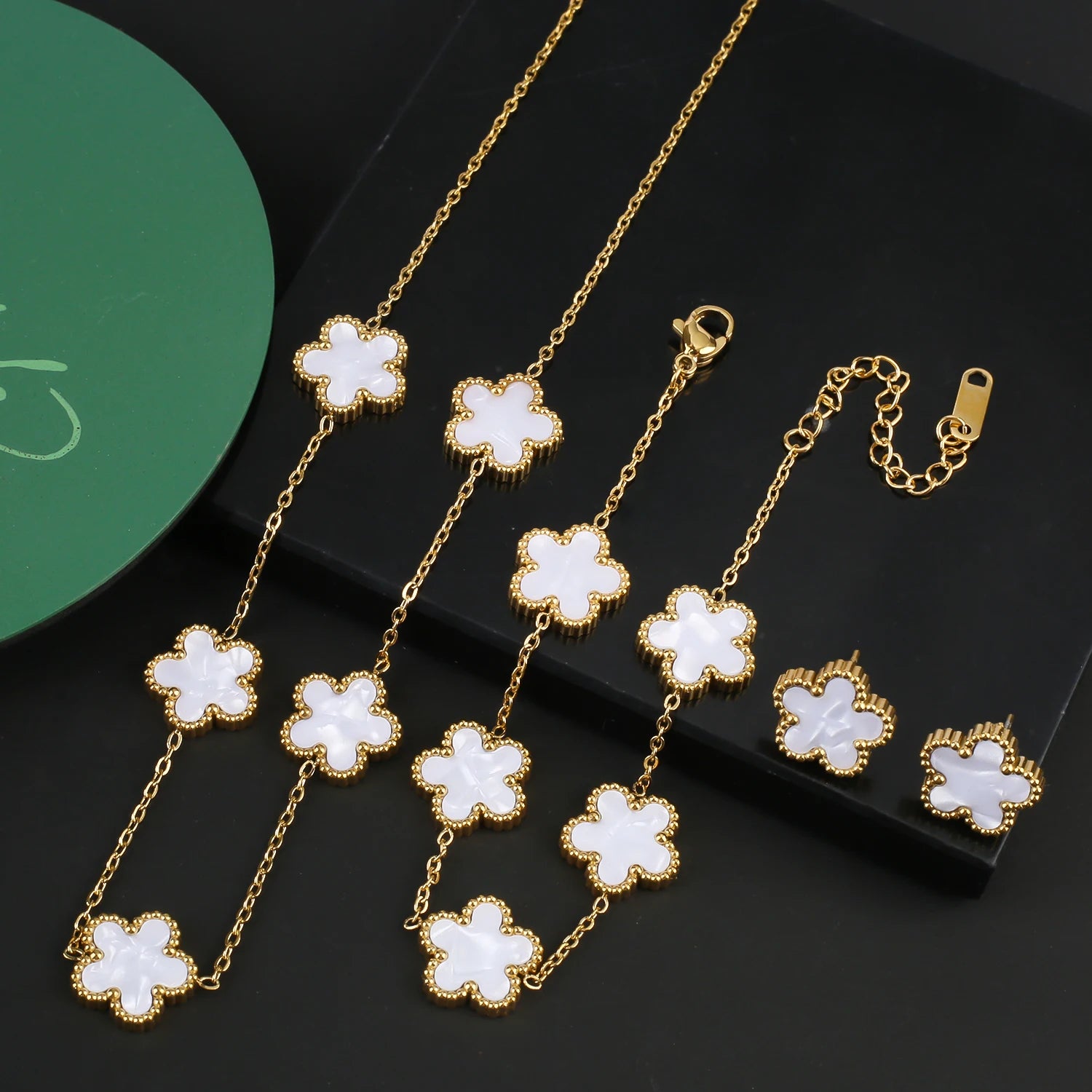 Ensemble de bijoux INS, bracelet trèfle à cinq feuilles en acier inoxydable, collier et boucles d'oreilles pour femme, bijoux de marque à porter au quotidien