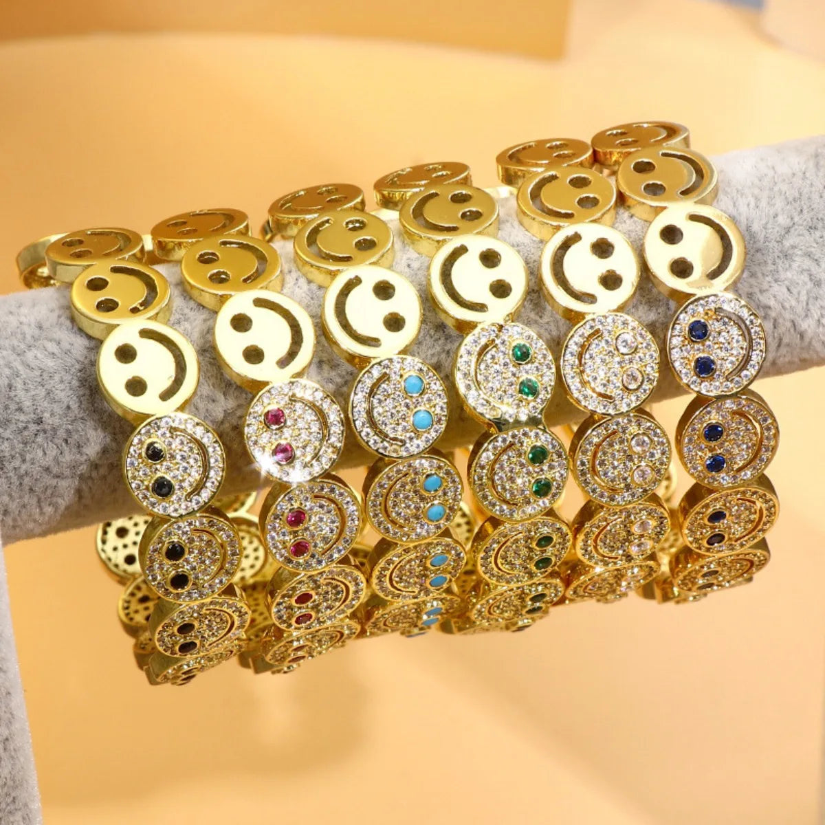 Bracelet manchette rond souriant en cuivre plaqué or avec zircone cubique 2025, nouveau, simple, pour femme, cadeau de fête classique