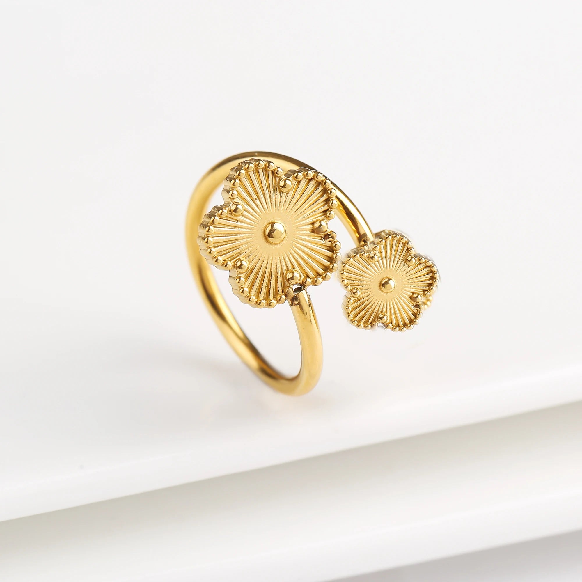 Bague Ouverte Ajustable Simple en Acier Inoxydable Fleur à Cinq Feuilles Tendance pour Femme Fête Mariage Bijoux Accessoires Trèfle