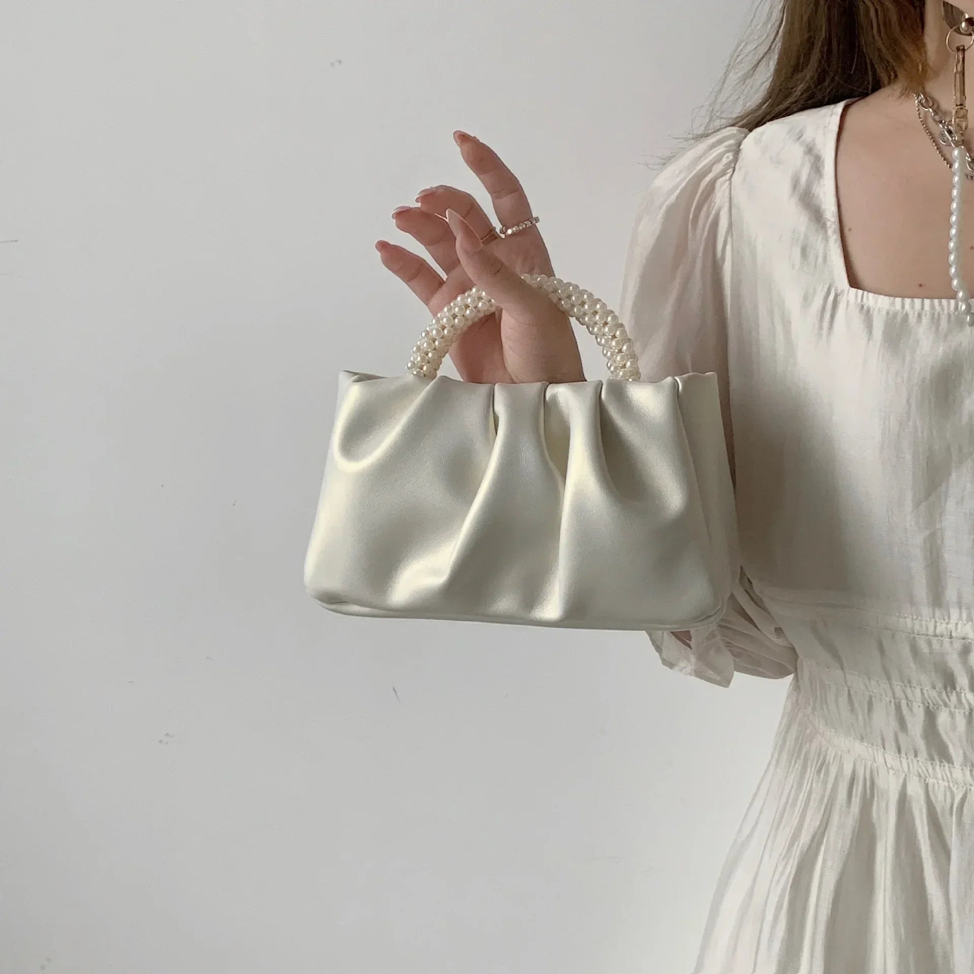 Sacs à main d'embrayage pour femmes avec poignée en perles de mode Sacs à bandoulière carrés de luxe pour femmes Petit sac messager pour femmes