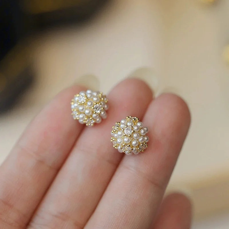 Nouvelles boucles d'oreilles pendantes Coréennes en perles blanches pour femmes, style bohème, rondes dorées, pour mariage, bijoux cadeaux, vente en gros 2024