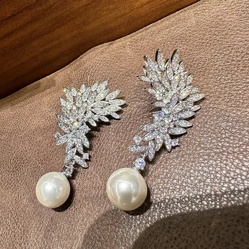 Huitan Magnifiques Boucles d'Oreilles Pendantes Imitation Perle Feuilles pour Femme, Bijoux Élégants de Tempérament pour Fête de Mariage