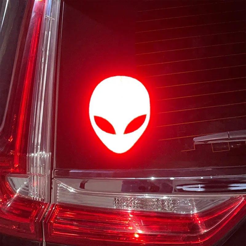 1 pc Autocollant de voiture Personnalité Mode Alien Peace Moto Hautement Réfléchissant Vinyle Décalcomanies Accessoiresautocollants pour voituredécor de voiture