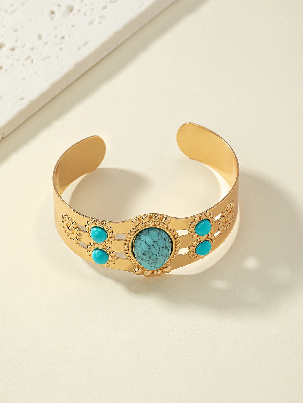 Fashionable and Unique Exquisite Imitation Turquoise Bracelet, Suitable for Daily Wear, Banquets, and Festivals