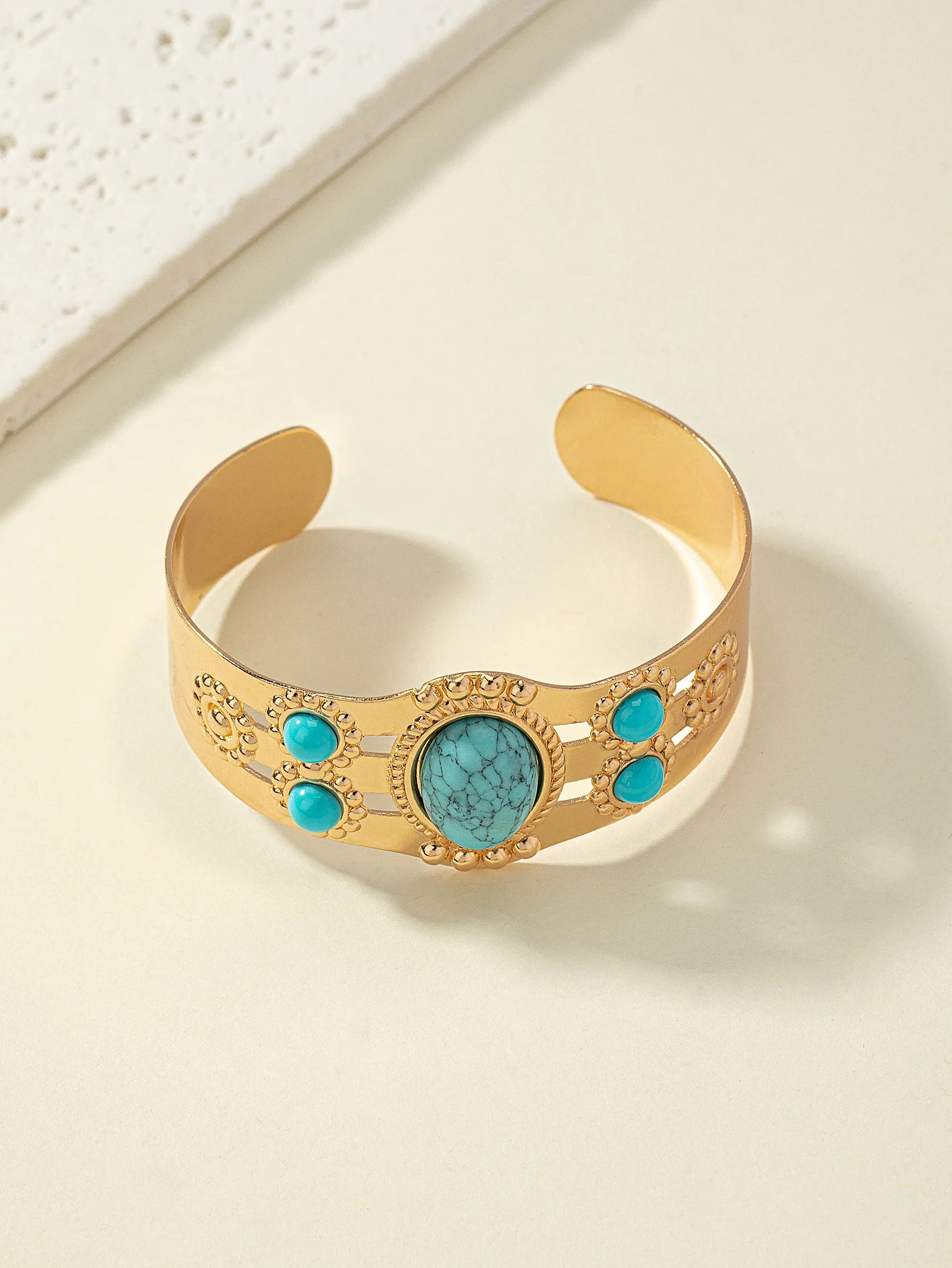 Fashionable and Unique Exquisite Imitation Turquoise Bracelet, Suitable for Daily Wear, Banquets, and Festivals