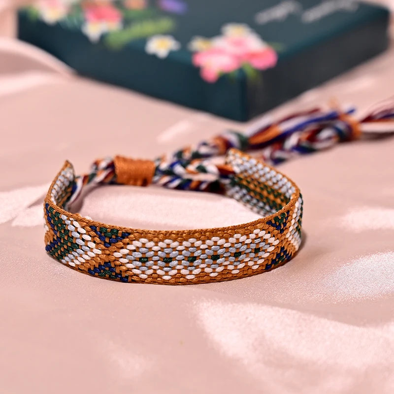 Bracelet d'amitié bohème à 12 couleurs avec pompons pour femme, corde de coton tressée, style bohème, pour l'été et la plage