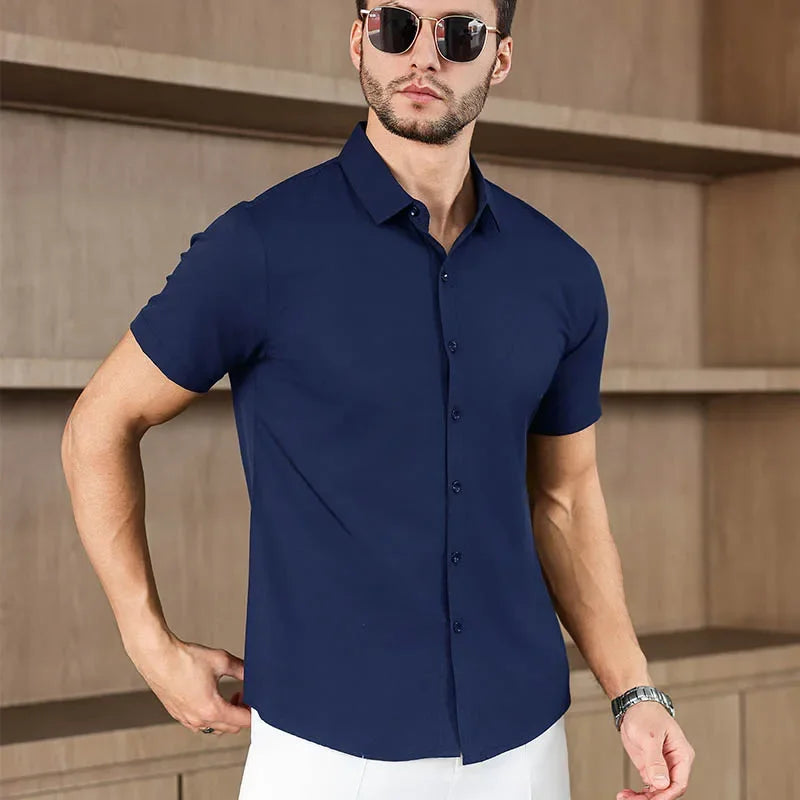 Nouvelle chemise à manches courtes de couleur unie pour homme, décontractée, idéale pour l'été, sans repassage, confortable et polyvalente
