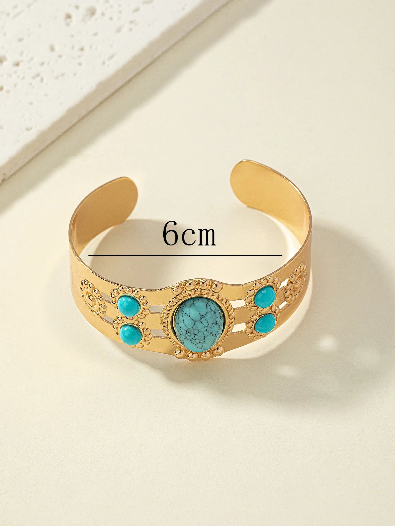 Fashionable and Unique Exquisite Imitation Turquoise Bracelet, Suitable for Daily Wear, Banquets, and Festivals