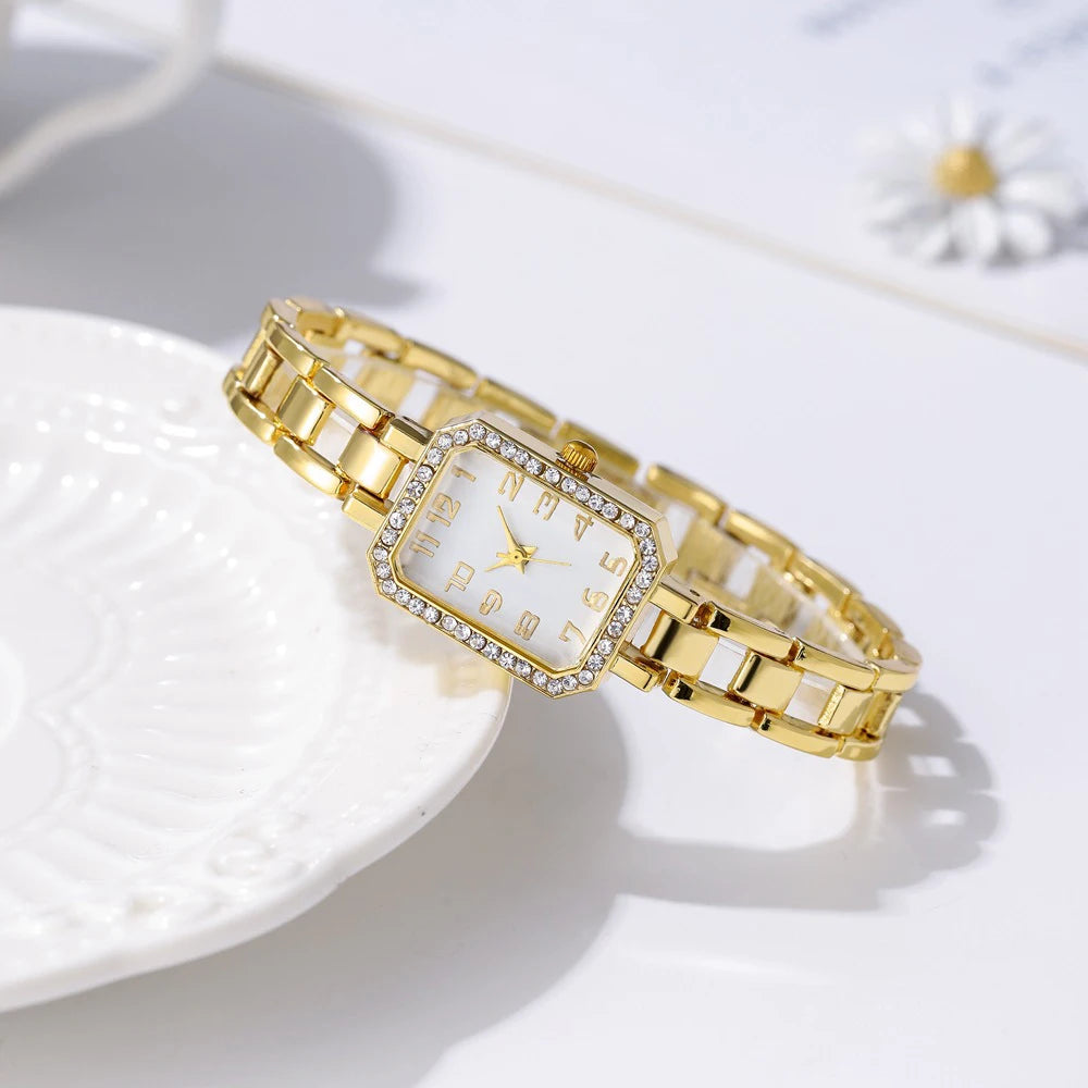 Montre de luxe pour femmes 2025 Nouvelle montre à quartz numérique à diamant complet et cadran carré simple, bracelet en acier inoxydable doré, horloge de robe pour femmes