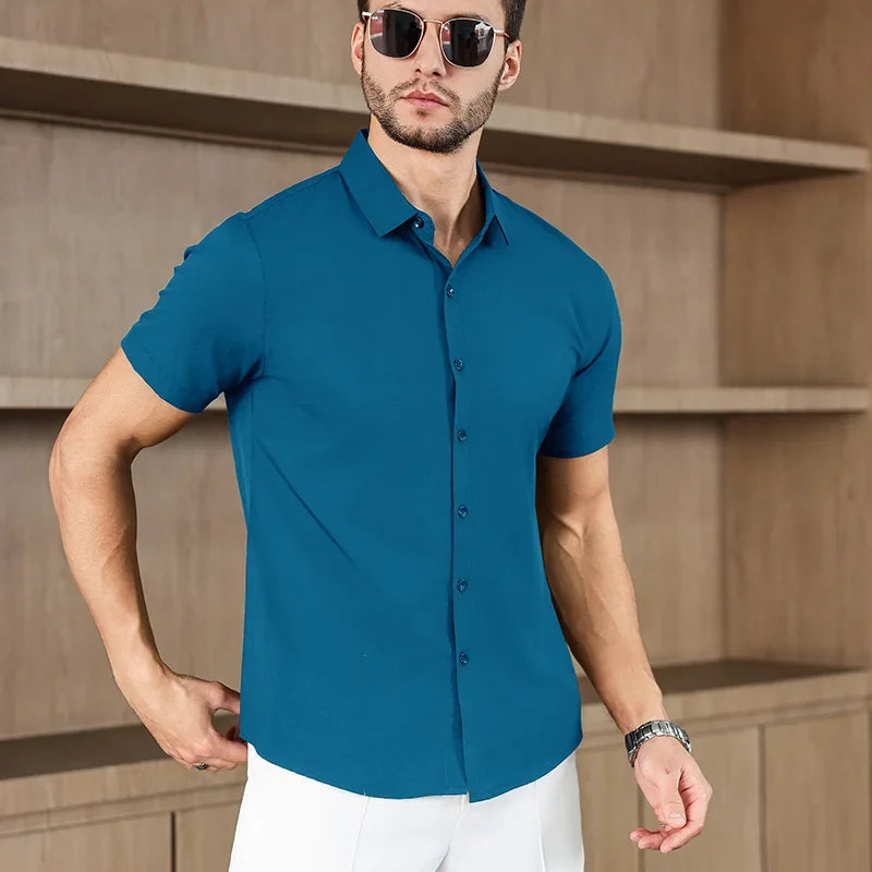 Nouvelle chemise à manches courtes de couleur unie pour homme, décontractée, idéale pour l'été, sans repassage, confortable et polyvalente