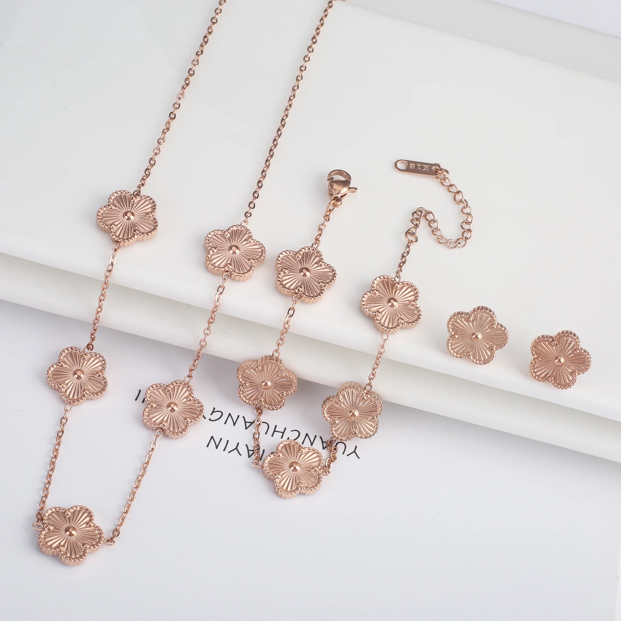 Promotion Chaude Acier Inoxydable Laser Cinq Feuilles Pétale Réglable Trèfle Bracelet Classique pour Femme Fille Bijoux de Marque Cadeau de Fête
