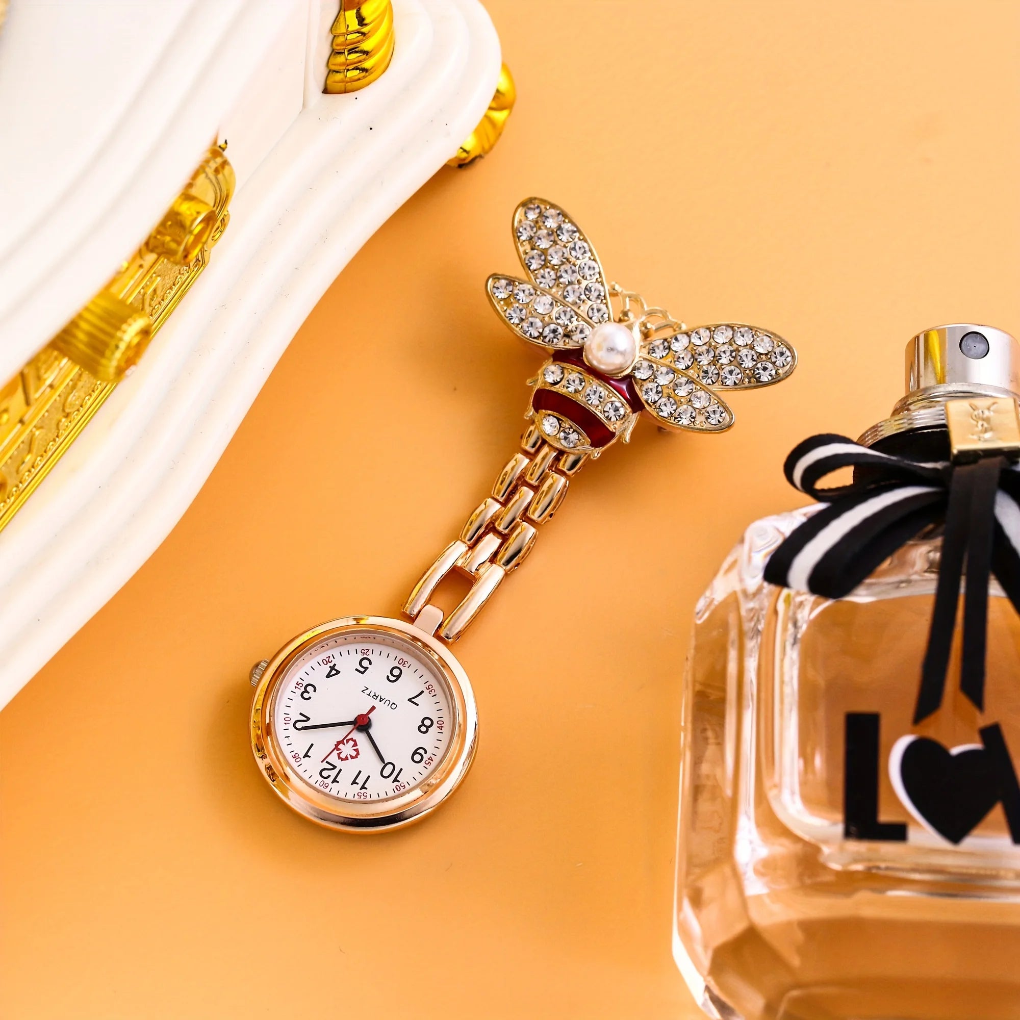 Petite montre abeille, montre papillon de poche, montre d'infirmière, montre portable pour homme et femme, montre de poitrine à suspendre