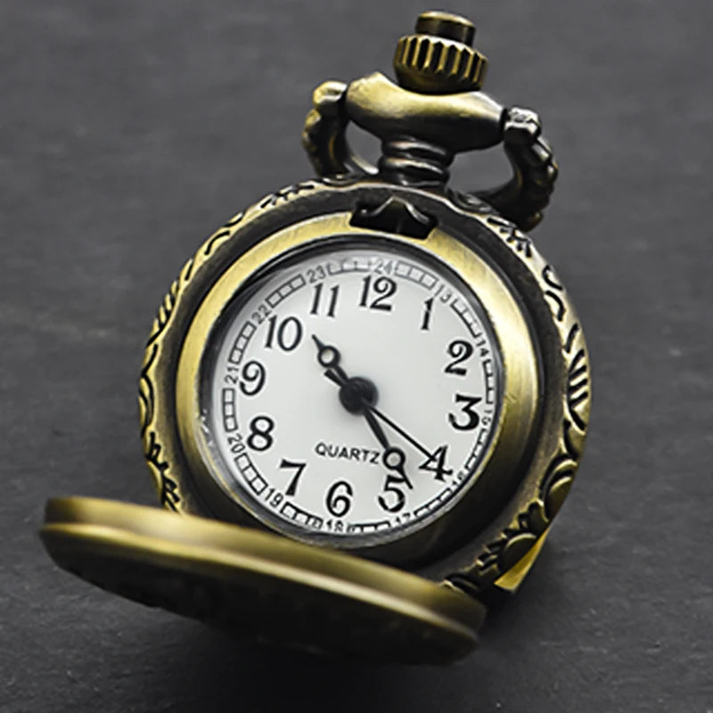 Petite montre de poche à quartz en bronze de style Steampunk, motif engrenage, sculptée en forme de trompette, avec chaîne, pour homme et femme, cadeau