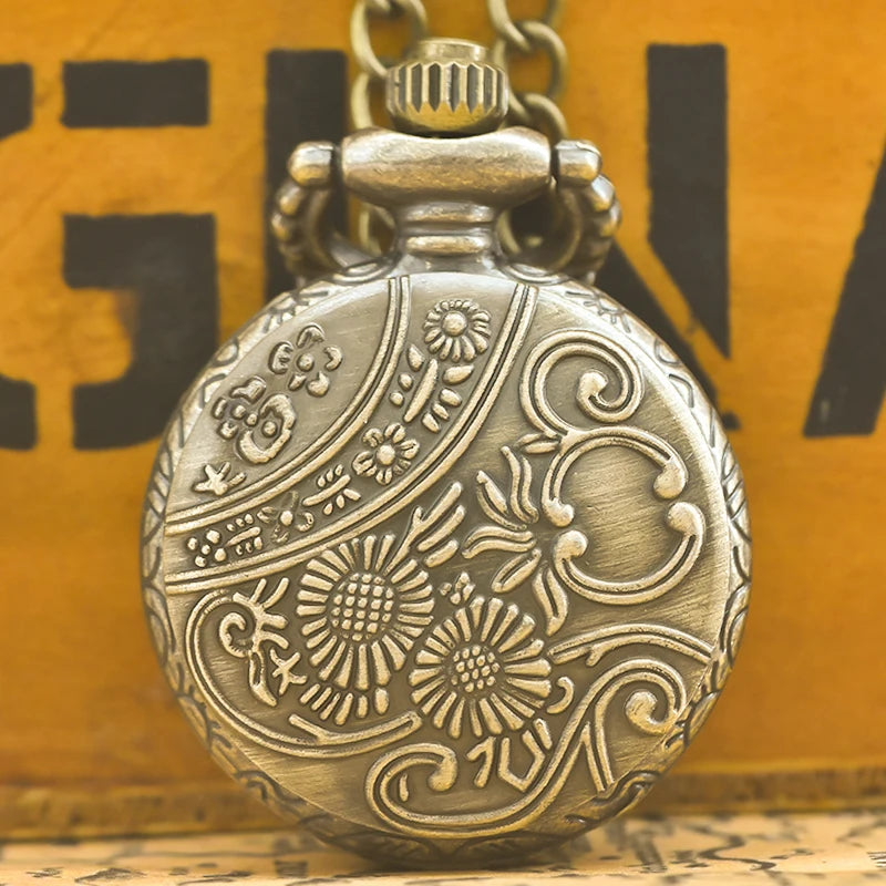 Petite montre de poche à quartz en bronze de style Steampunk, motif engrenage, sculptée en forme de trompette, avec chaîne, pour homme et femme, cadeau