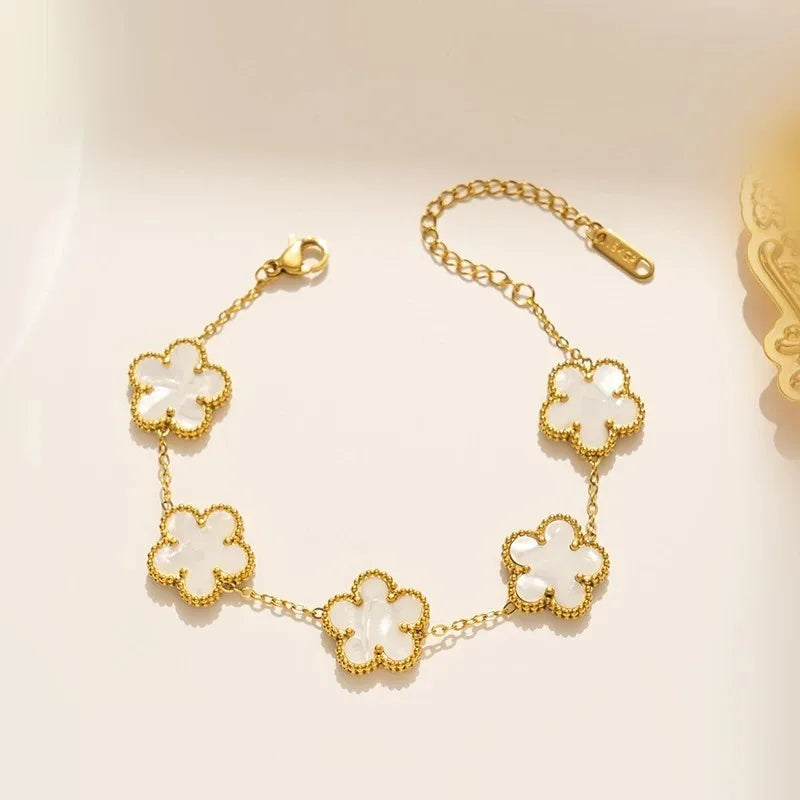 Bracelet Femme Acier Inoxydable Simple Coque Cinq Feuilles Fleur Trèfle Blanc Noir Rouge Vert pour Fête Anniversaire Bijoux Cadeau