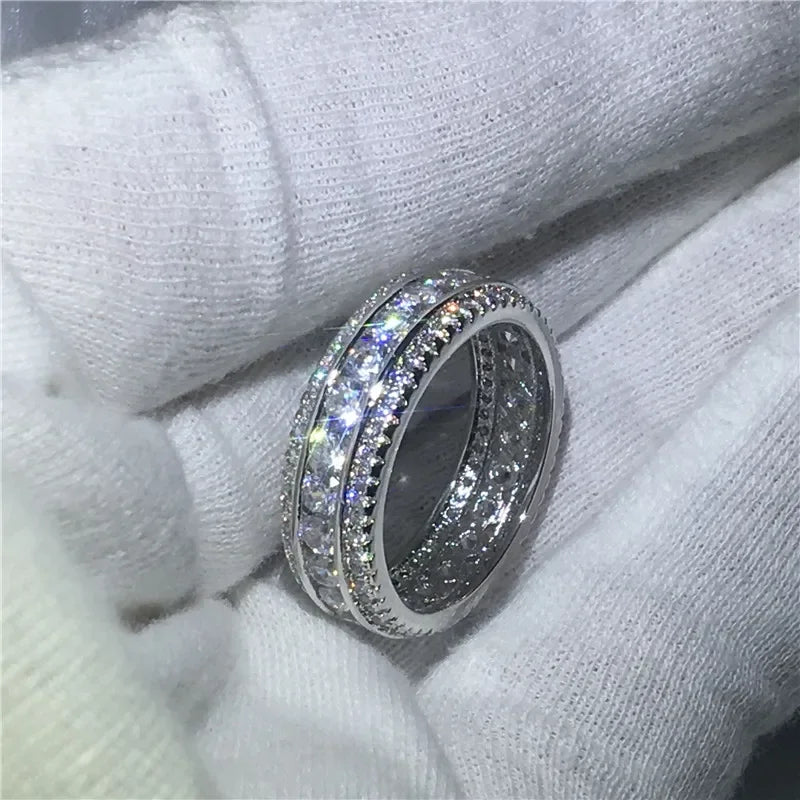 Bague éternité entièrement sertie de diamants de laboratoire en or blanc pour femmes et hommes, bijoux de mariage et de fiançailles.