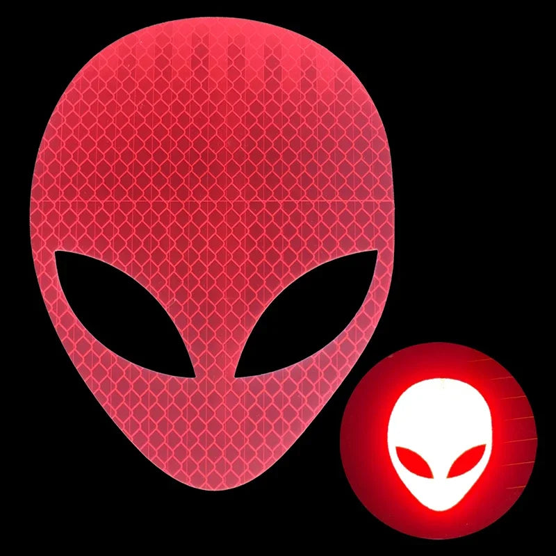 1 pc Autocollant de voiture Personnalité Mode Alien Peace Moto Hautement Réfléchissant Vinyle Décalcomanies Accessoiresautocollants pour voituredécor de voiture