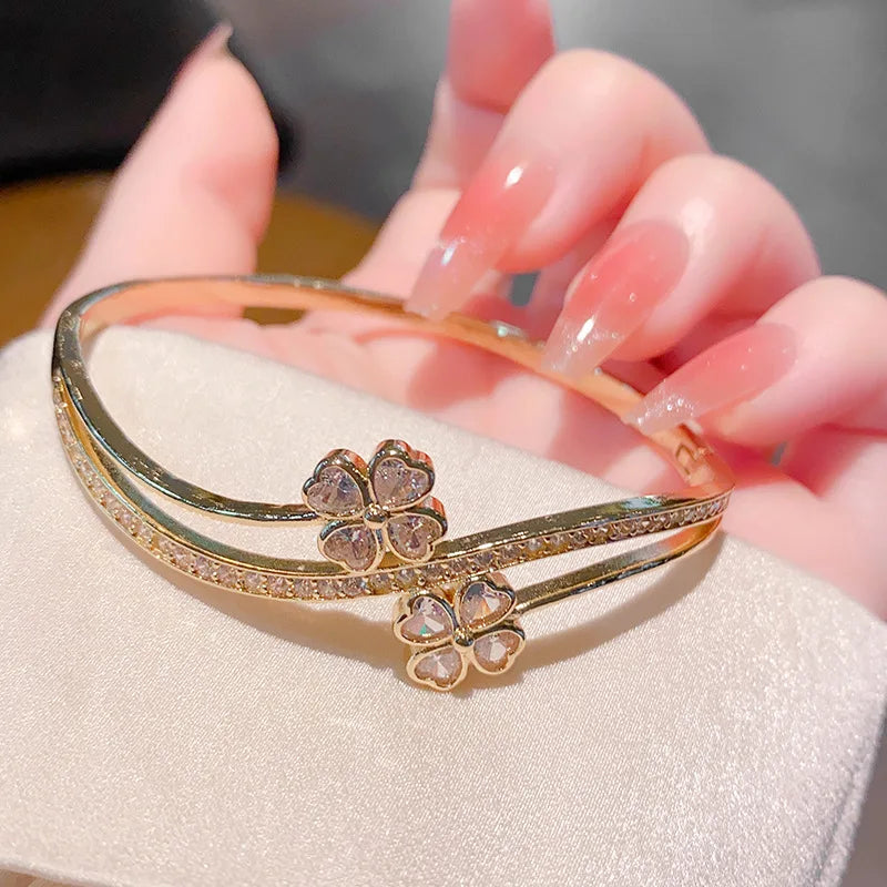 Luxury Women's Gold Rhinestone Flower Pop Bracelet