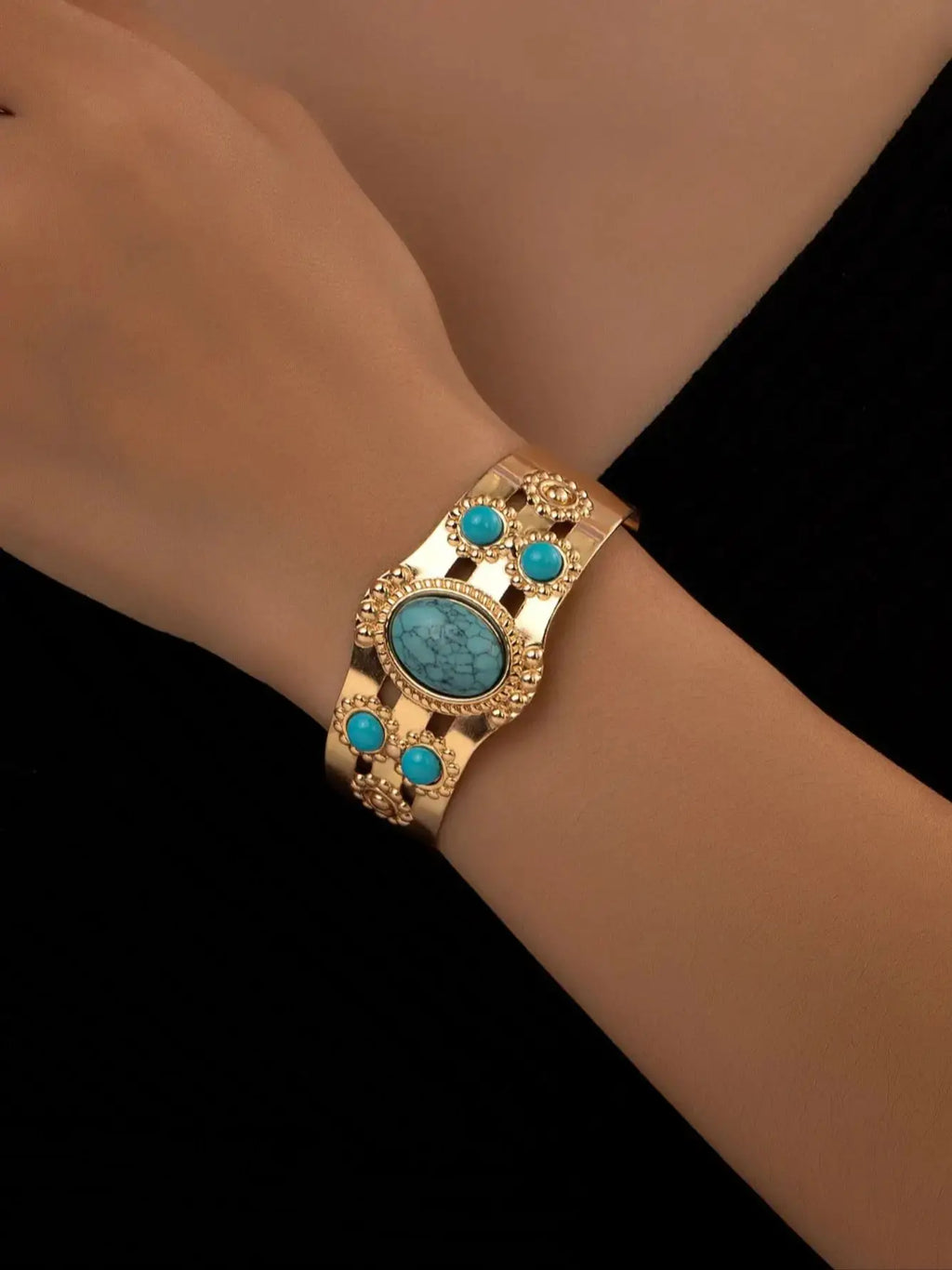 Fashionable and Unique Exquisite Imitation Turquoise Bracelet, Suitable for Daily Wear, Banquets, and Festivals