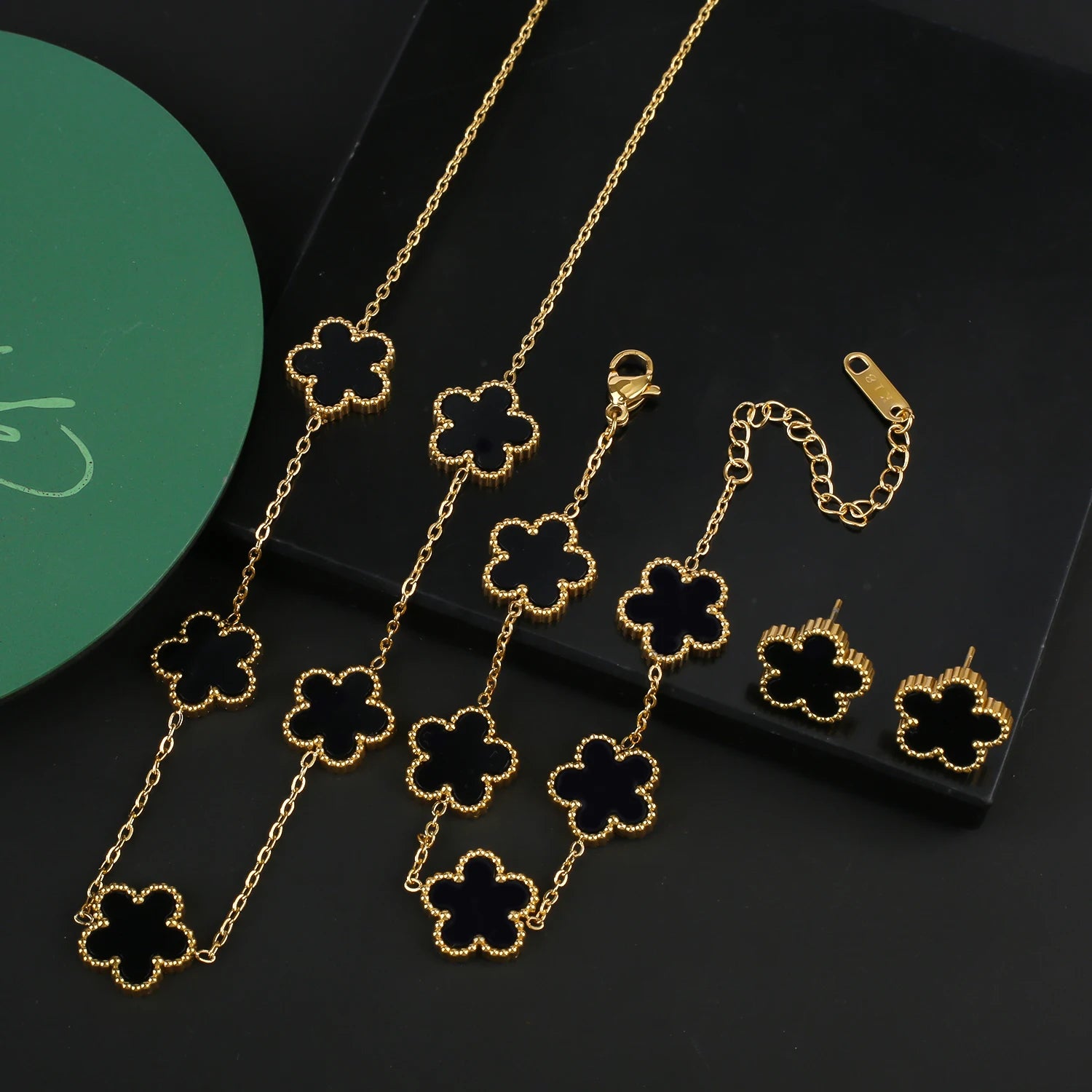 Ensemble de bijoux INS, bracelet trèfle à cinq feuilles en acier inoxydable, collier et boucles d'oreilles pour femme, bijoux de marque à porter au quotidien